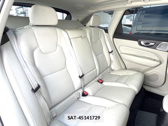 Volvo XC60 2022-05 7802471-12