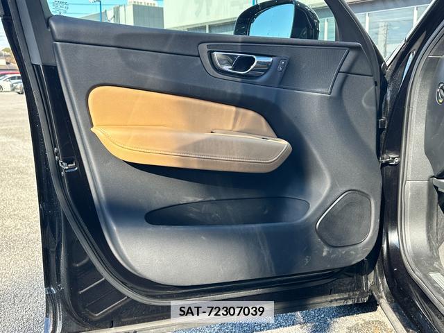 Volvo XC60 2018-02 7803600-19