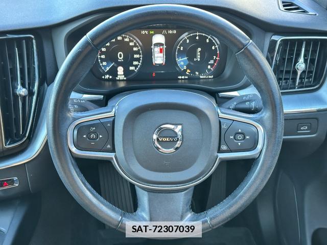 Volvo XC60 2018-02 7803600-2