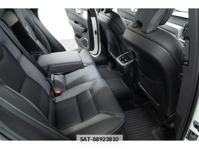 Volvo XC60 2022-03 7807059-13