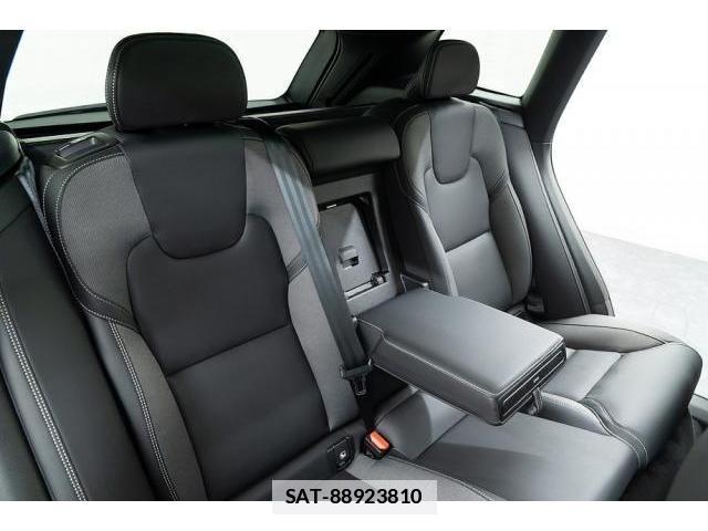 Volvo XC60 2022-03 7807059-14