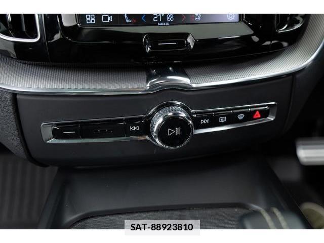 Volvo XC60 2022-03 7807059-19