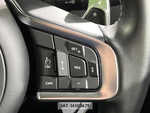 Jaguar XE 2016-01 7799000-10