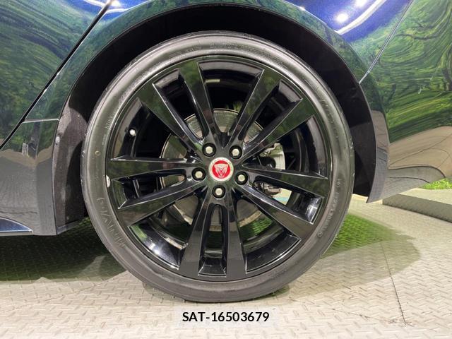 Jaguar XE 2016-01 7799000-14