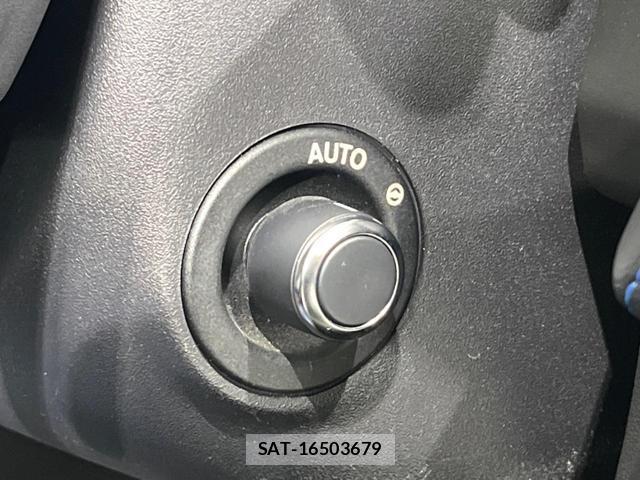 Jaguar XE 2016-01 7799000-8