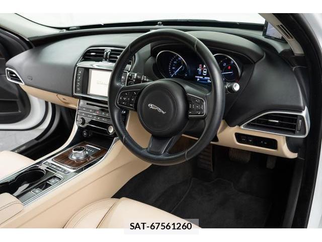 Jaguar XE 2016-05 7807071-10