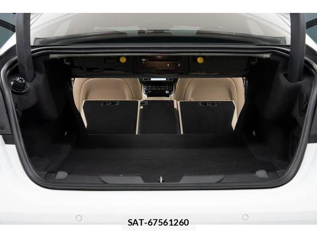 Jaguar XE 2016-05 7807071-15