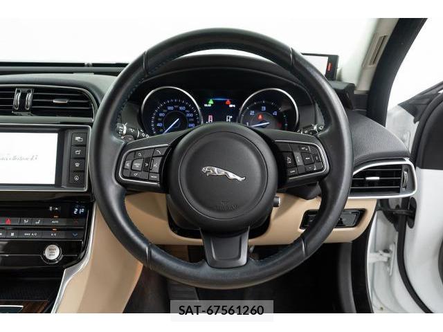 Jaguar XE 2016-05 7807071-17