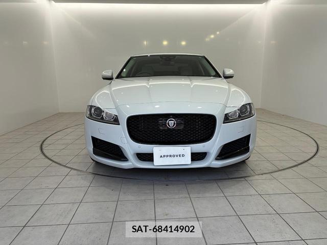Jaguar XF 2017-12 7795488-2