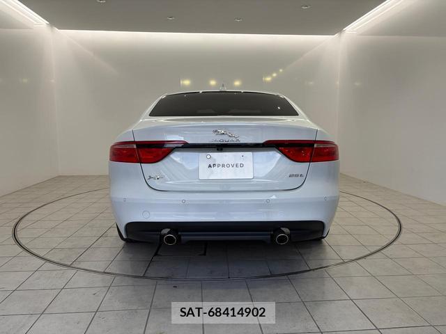 Jaguar XF 2017-12 7795488-5