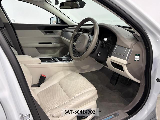 Jaguar XF 2017-12 7795488-8
