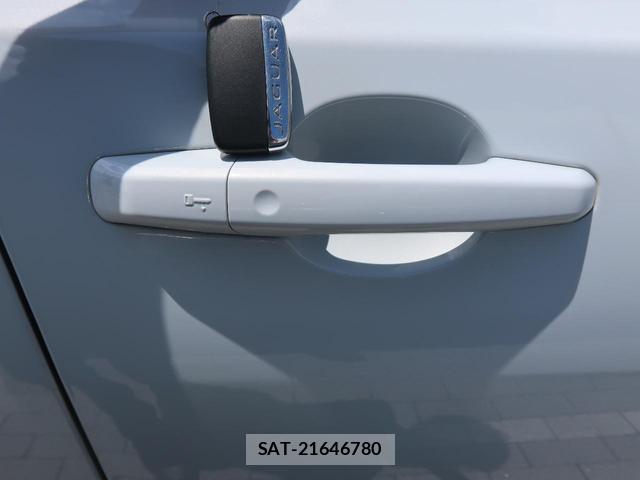 Jaguar XF 2017-03 7799087-14