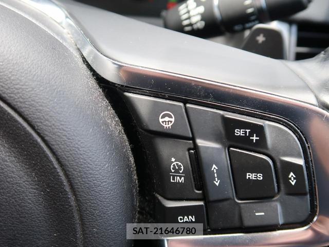 Jaguar XF 2017-03 7799087-15