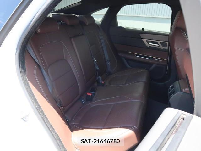 Jaguar XF 2017-03 7799087-19