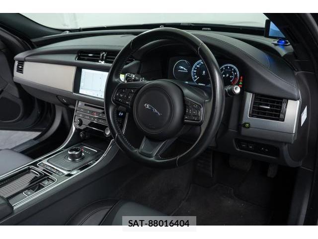 Jaguar XF 2016-09 7807075-10