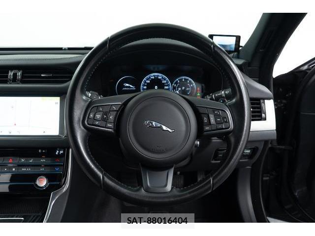 Jaguar XF 2016-09 7807075-16