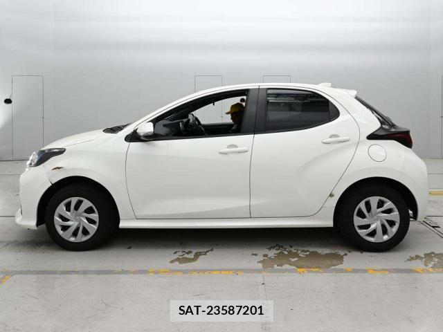 Toyota YARIS 2022-03 7793860-11