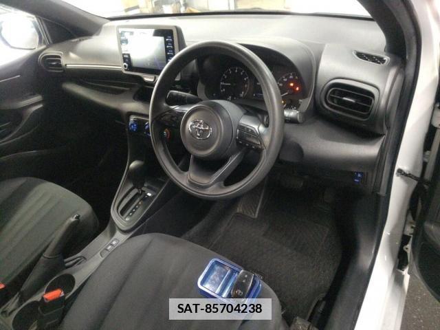 Toyota YARIS 2022-08 7795058-2