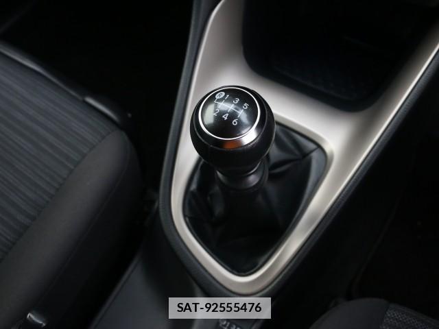 Toyota YARIS 2021-04 7796372-15