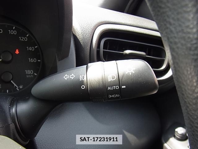 Toyota YARIS 2021-05 7802985-13