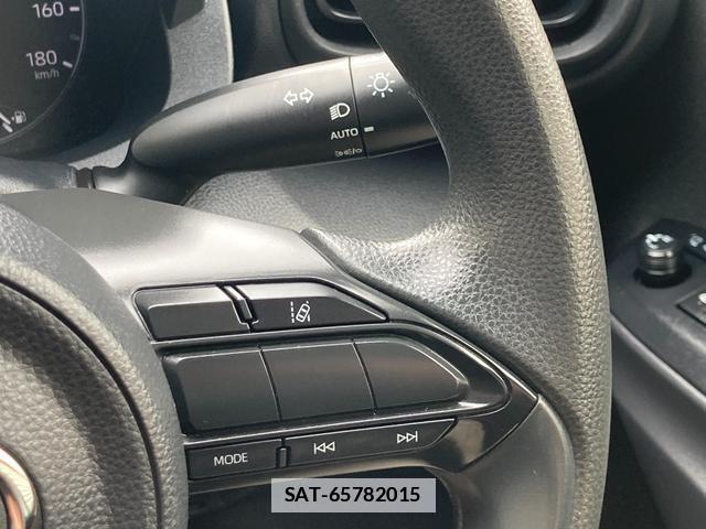 Toyota YARIS 2020-07 7804117-12