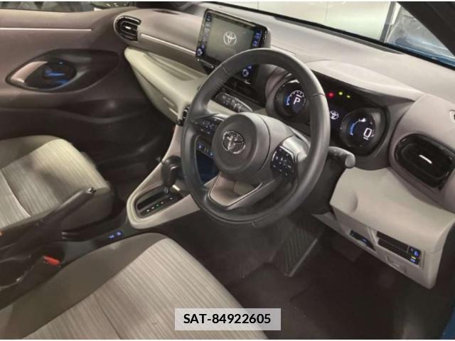 Toyota YARIS 2021-04 7807393-2