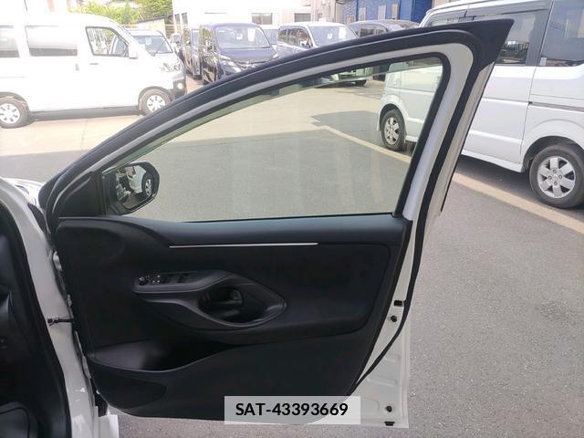 Toyota YARIS 2023-03 7808914-17