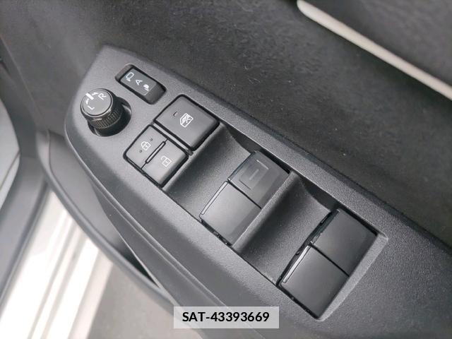Toyota YARIS 2023-03 7808914-18