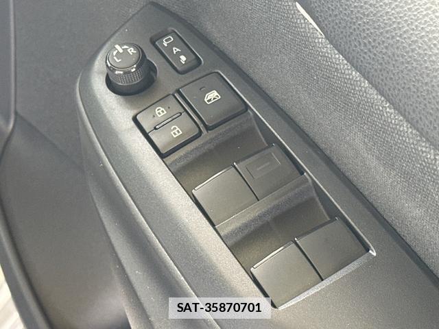 Toyota YARIS 2021-03 7808915-18