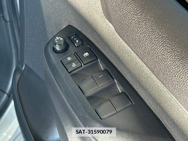 Toyota YARIS 2021-02 7808934-18