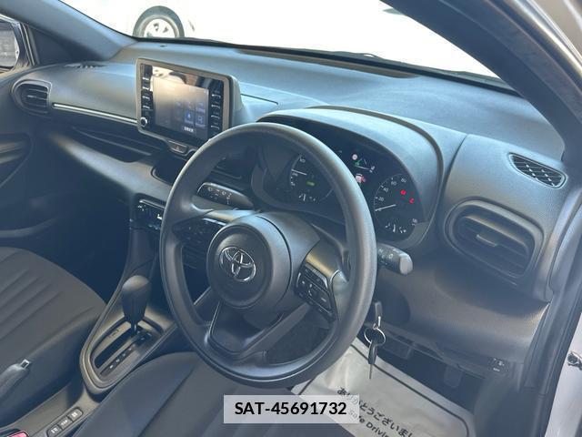 Toyota YARIS 2021-03 7808948-10