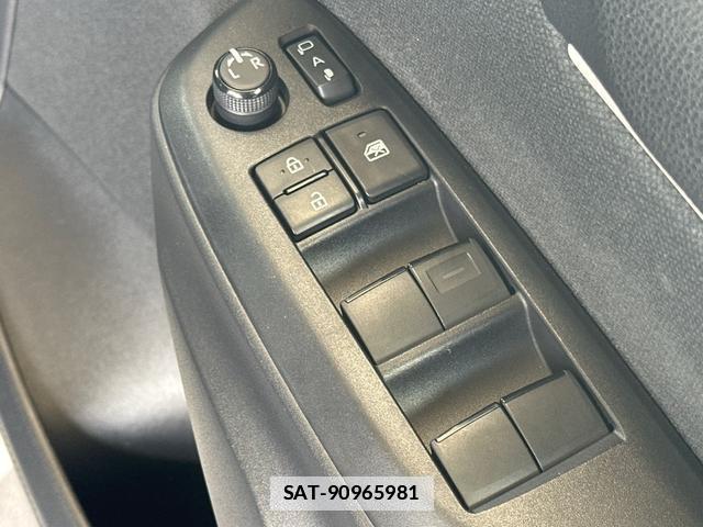 Toyota YARIS 2021-05 7808957-18