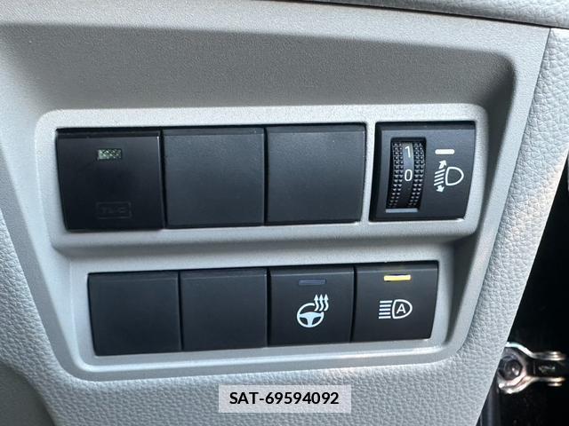 Toyota YARIS 2023-08 7809043-12