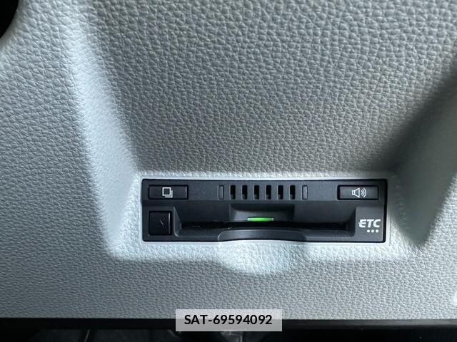 Toyota YARIS 2023-08 7809043-13