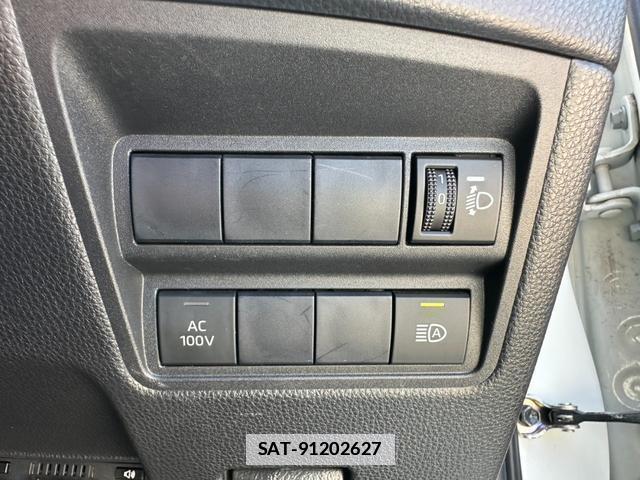 Toyota YARIS 2021-04 7809044-10