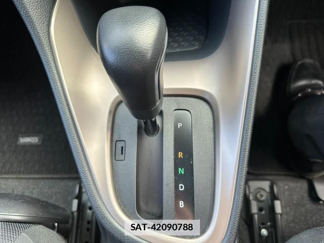 Toyota YARIS 2021-03 7809068-12