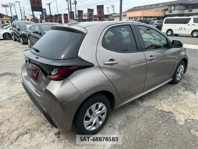 Toyota YARIS 2022-07 7809069-15