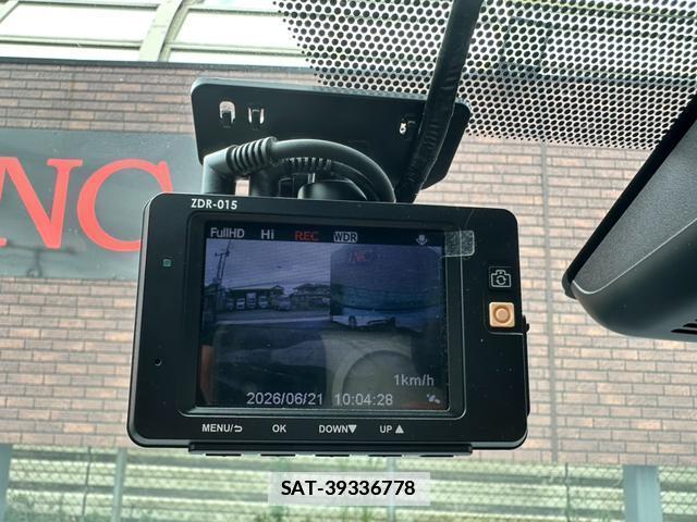 Toyota YARIS 2021-04 7809073-12