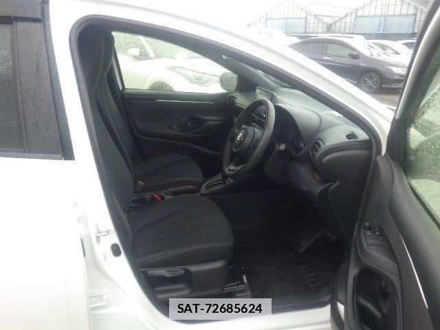 Toyota YARIS 2021-04 7810271-13