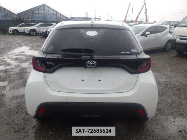 Toyota YARIS 2021-04 7810271-8