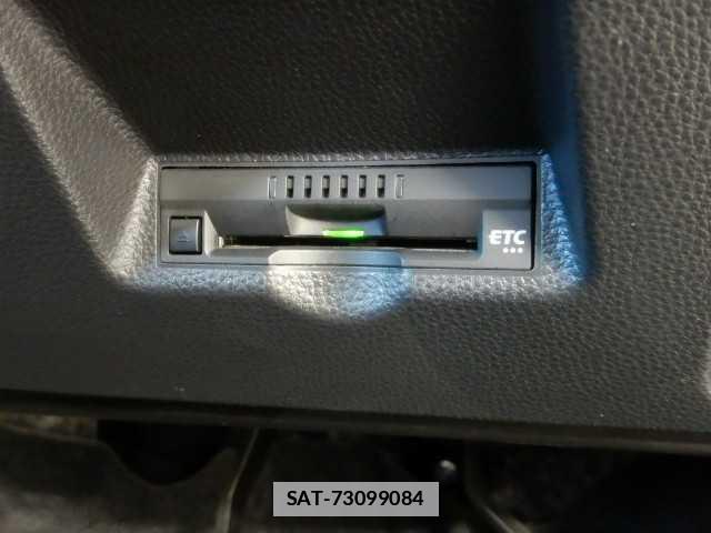 Toyota YARIS 2021-05 7810857-12