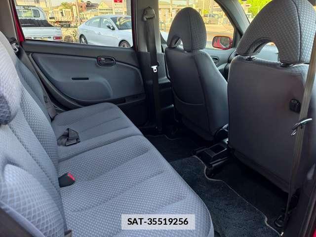 Daihatsu YRV 2002-12 7808453-11