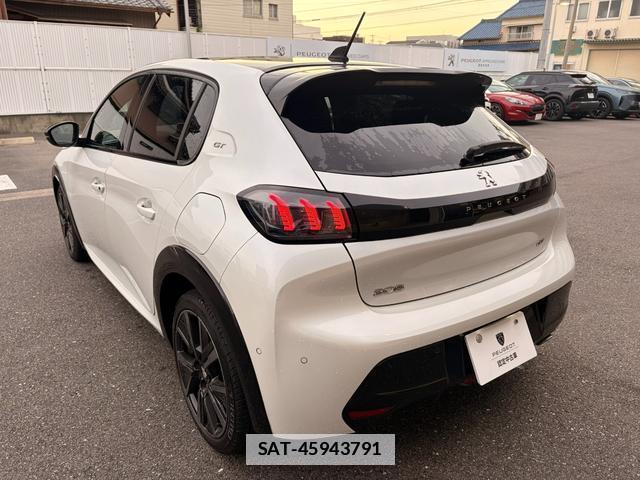 Peugeot 208 2022-02 7811955-2