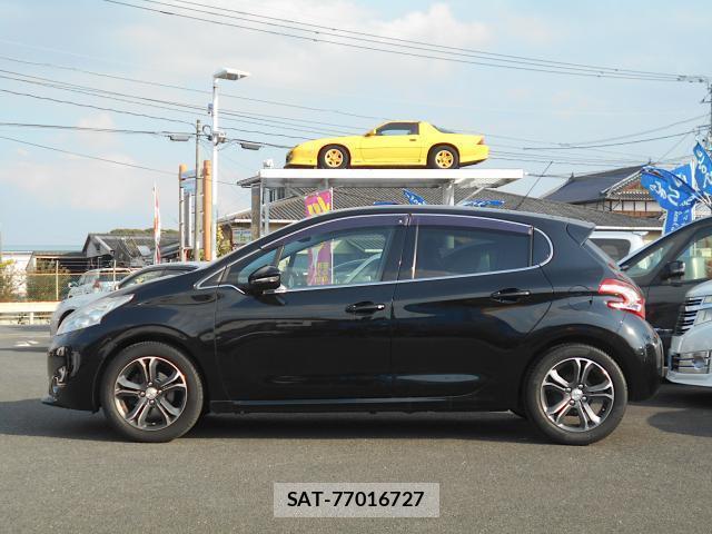 Peugeot 208 2014-02 7812041-10