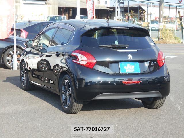 Peugeot 208 2014-02 7812041-14