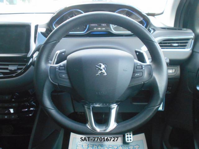 Peugeot 208 2014-02 7812041-17