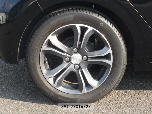 Peugeot 208 2014-02 7812041-19