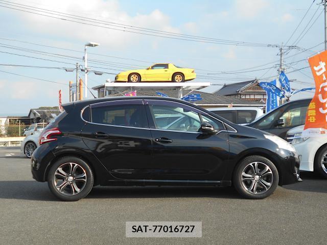 Peugeot 208 2014-02 7812041-3