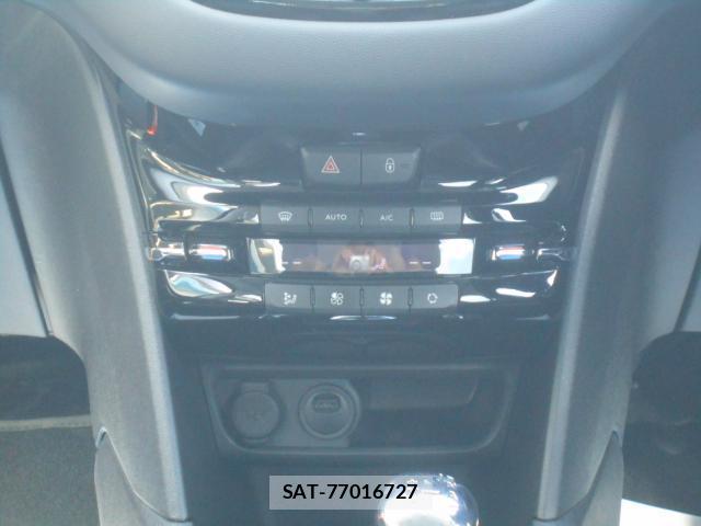Peugeot 208 2014-02 7812041-5