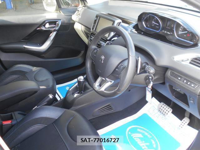 Peugeot 208 2014-02 7812041-6